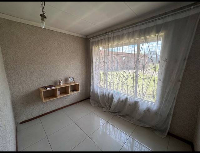 3 BEDROOM HOUSE TO LET IN BEDWORTH PARK